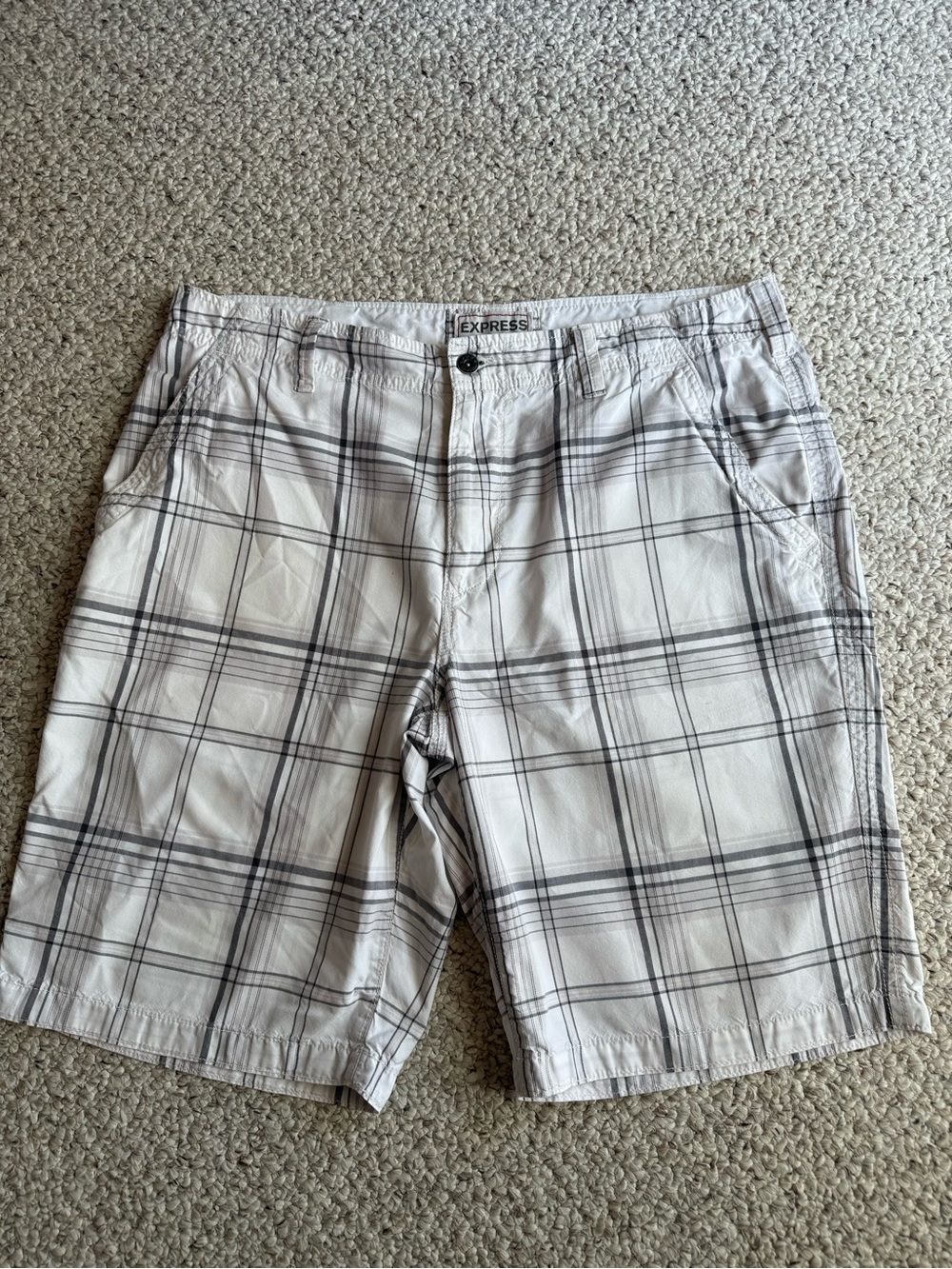 EUC Express Men's White Plaid Cotton Flat-Front Shorts